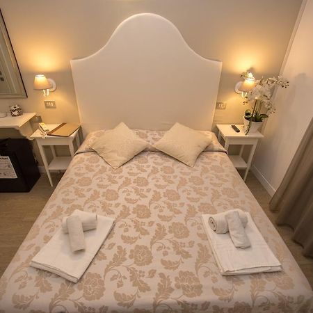 Hotel Ermeti B&B Brunch Riccione Ngoại thất bức ảnh