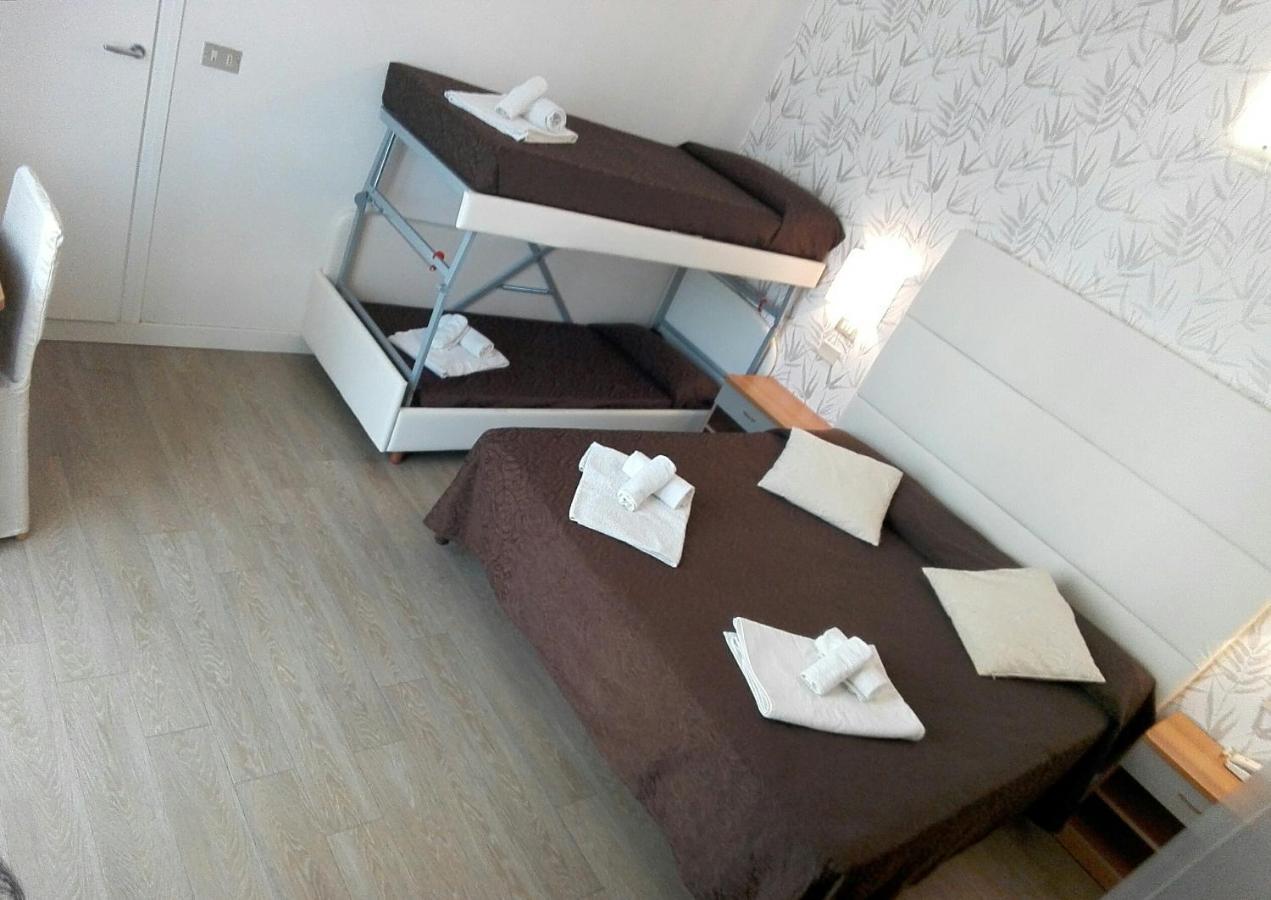 Hotel Ermeti B&B Brunch Riccione Ngoại thất bức ảnh