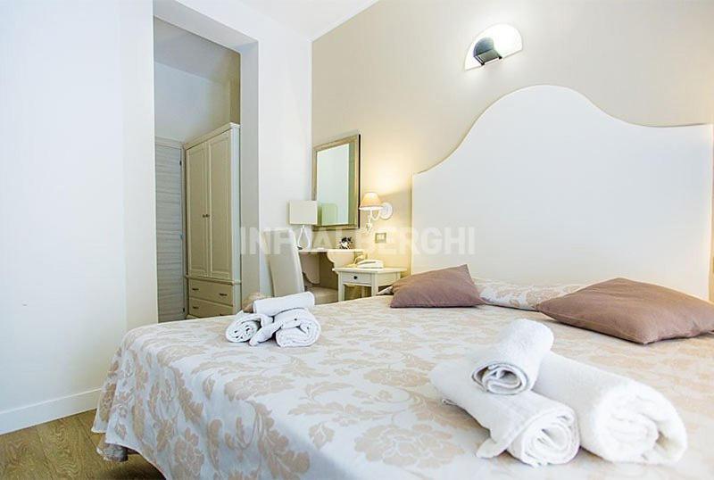 Hotel Ermeti B&B Brunch Riccione Ngoại thất bức ảnh