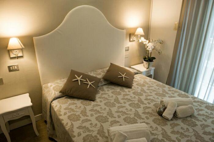 Hotel Ermeti B&B Brunch Riccione Ngoại thất bức ảnh
