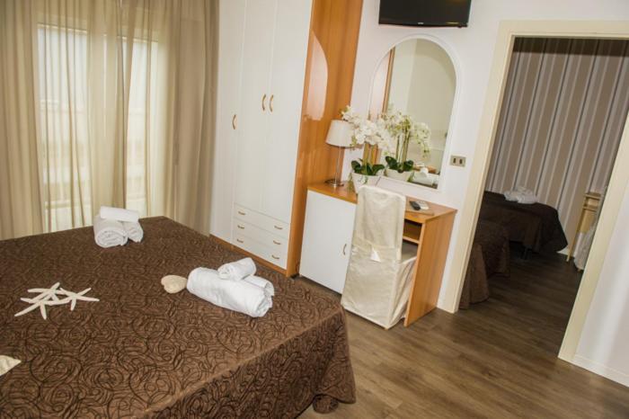 Hotel Ermeti B&B Brunch Riccione Ngoại thất bức ảnh