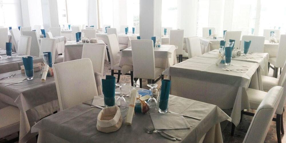 Hotel Ermeti B&B Brunch Riccione Ngoại thất bức ảnh