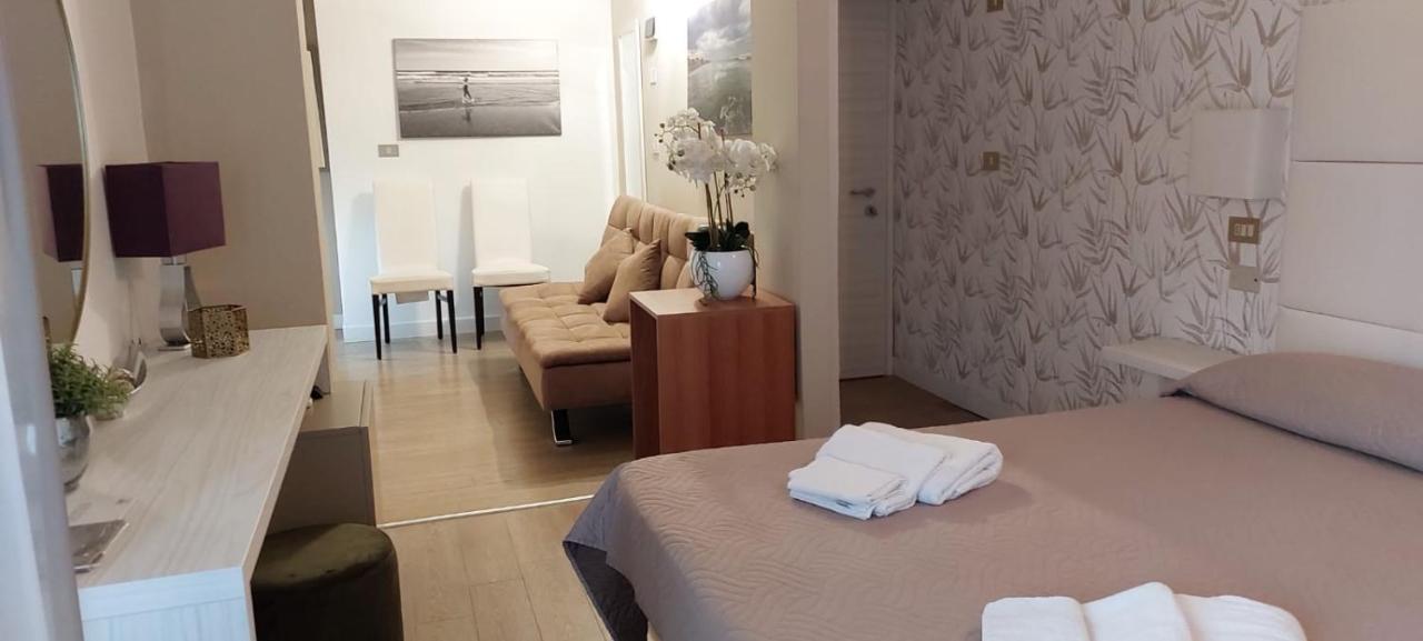 Hotel Ermeti B&B Brunch Riccione Ngoại thất bức ảnh