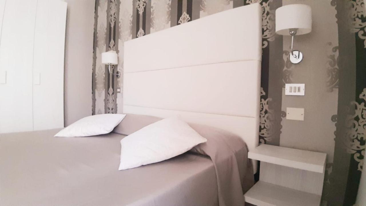 Hotel Ermeti B&B Brunch Riccione Ngoại thất bức ảnh