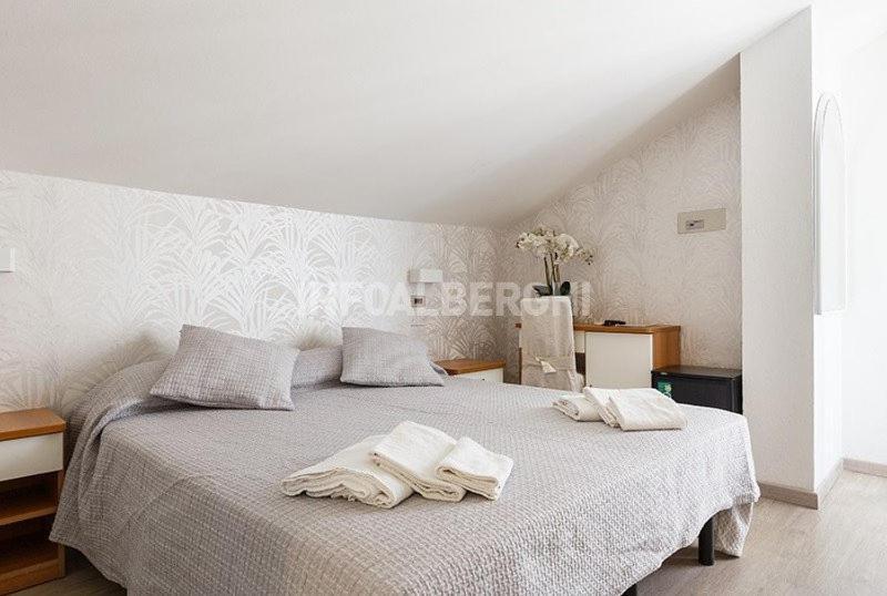 Hotel Ermeti B&B Brunch Riccione Ngoại thất bức ảnh