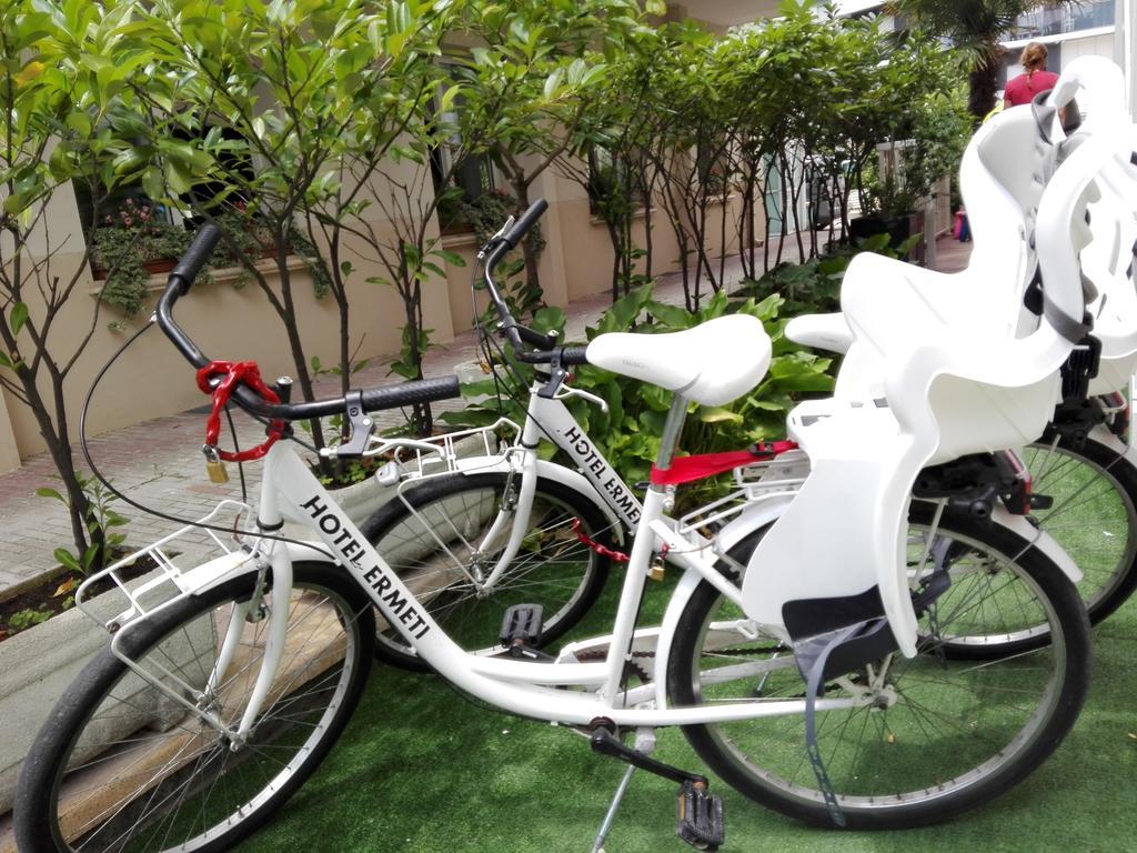 Hotel Ermeti B&B Brunch Riccione Ngoại thất bức ảnh