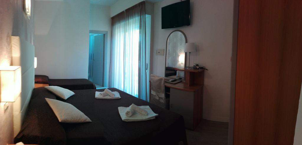Hotel Ermeti B&B Brunch Riccione Ngoại thất bức ảnh