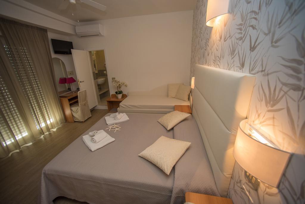 Hotel Ermeti B&B Brunch Riccione Ngoại thất bức ảnh