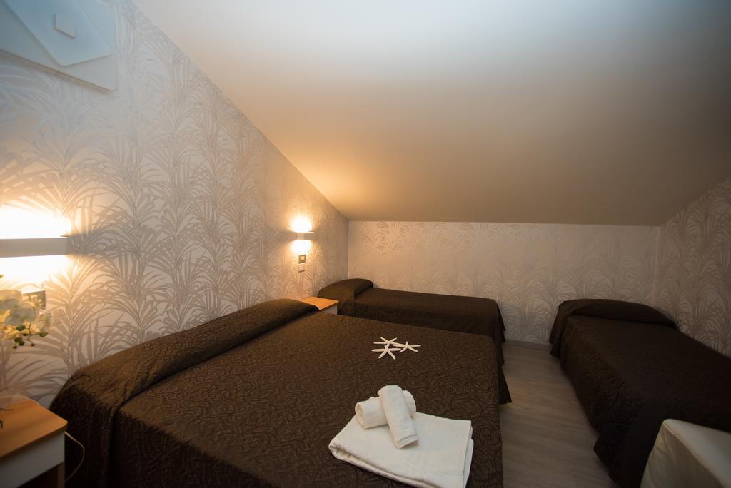 Hotel Ermeti B&B Brunch Riccione Ngoại thất bức ảnh