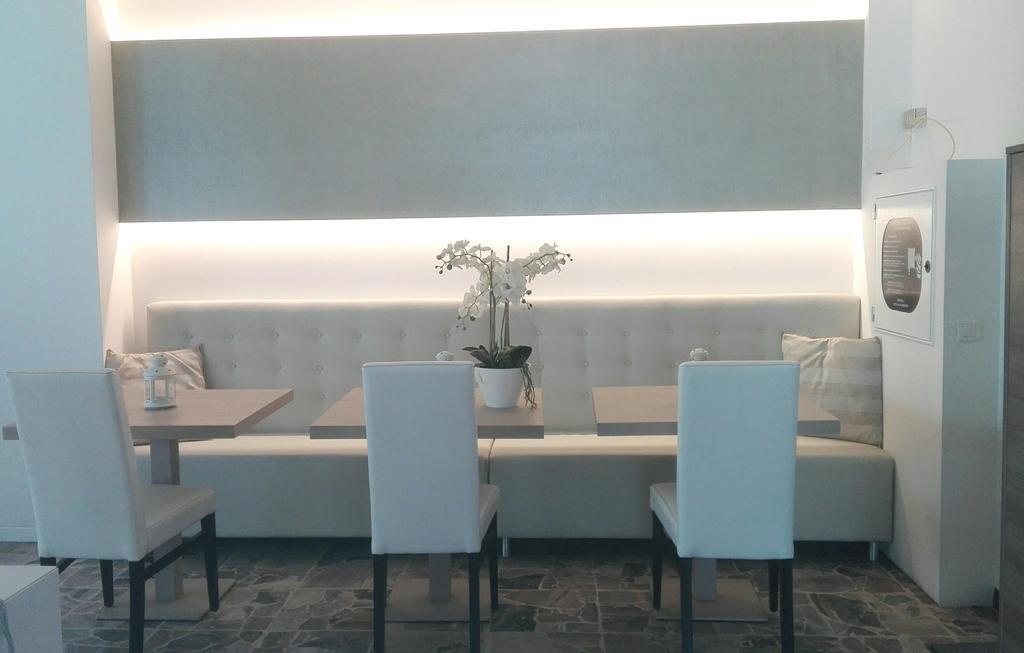 Hotel Ermeti B&B Brunch Riccione Ngoại thất bức ảnh